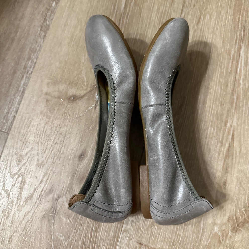 Born Flats Size 6 Gray